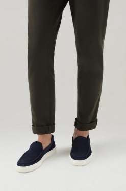 WOOLRICH SUEDE INSTAPPER Navy -Snow Kleding Verkoopwinkel scherm afbeelding 2023 03 10 om 10.59.50