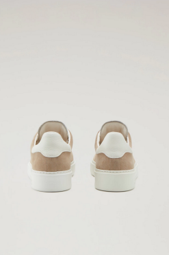 WOOLRICH SUEDE CLASSIC COURT Beige -Snow Kleding Verkoopwinkel scherm afbeelding 2023 03 10 om 11.32.14