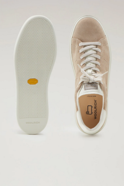 WOOLRICH SUEDE CLASSIC COURT Beige -Snow Kleding Verkoopwinkel scherm afbeelding 2023 03 10 om 11.32.20