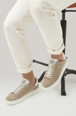 WOOLRICH SUEDE CLASSIC COURT Beige -Snow Kleding Verkoopwinkel scherm afbeelding 2023 03 10 om 11.32.33