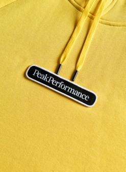 PeakPerformance PEAK PERFORMANCE SEASONAL PATCH HOOD MEN Citrine -Snow Kleding Verkoopwinkel schermafbeelding 2021 10 09 om 16.11.25