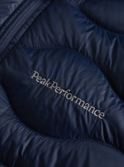 PeakPerformance PEAK PERFORMANCE HELIUM DOWN HOOD MEN Blue Shadow -Snow Kleding Verkoopwinkel schermafbeelding 2022 03 29 om 11.45.05