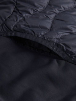 PEAKPERFORMANCE HELIUM HYBRID HOOD JACKET MEN Black -Snow Kleding Verkoopwinkel schermafbeelding 2022 10 03 om 14.01.11