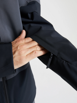 PeakPerformance PEAK PERFORMANCE PACT INSULATED 2L JACKET MEN Black / Motion Grey -Snow Kleding Verkoopwinkel schermafbeelding 2022 10 26 om 19.25.37