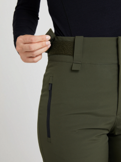 PeakPerformance PEAK PERFORMANCE SHRED INSULATED 2L PANTS WOMEN Forest Night -Snow Kleding Verkoopwinkel schermafbeelding 2022 11 01 om 15.01.02