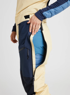 PeakPerformance PEAK PERFORMANCE VERTICAL GORE-TEX PRO 3L BIB PANTS WOMEN Pale Blue -Snow Kleding Verkoopwinkel schermafbeelding 2022 11 11 om 17.48.35